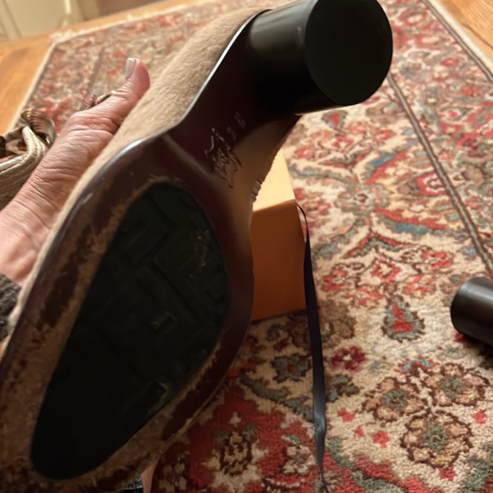FENDI Ankle Boots worn 5 times . Very stylish and comfy . Camel hair camel. - Picture 12 of 12